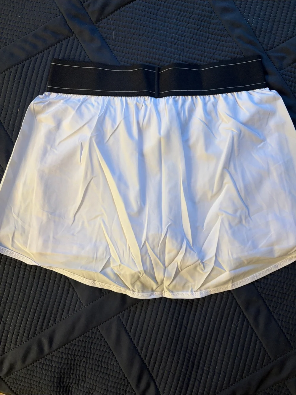 ALO Yoga White Athletic Skort with Black Elastic Waistband